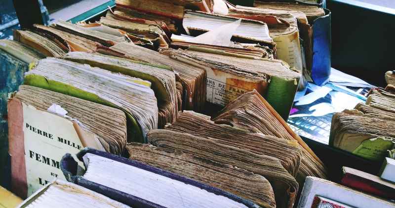 antiquaire-LIEUCHE-min_wood-old-book-art-books-flea-market-scrap-499496-pxhere.com